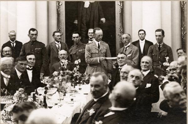 Prime Minister Billy Hughes presents the prize money to Ross Smith in 1920 for winning the Great Air Race.